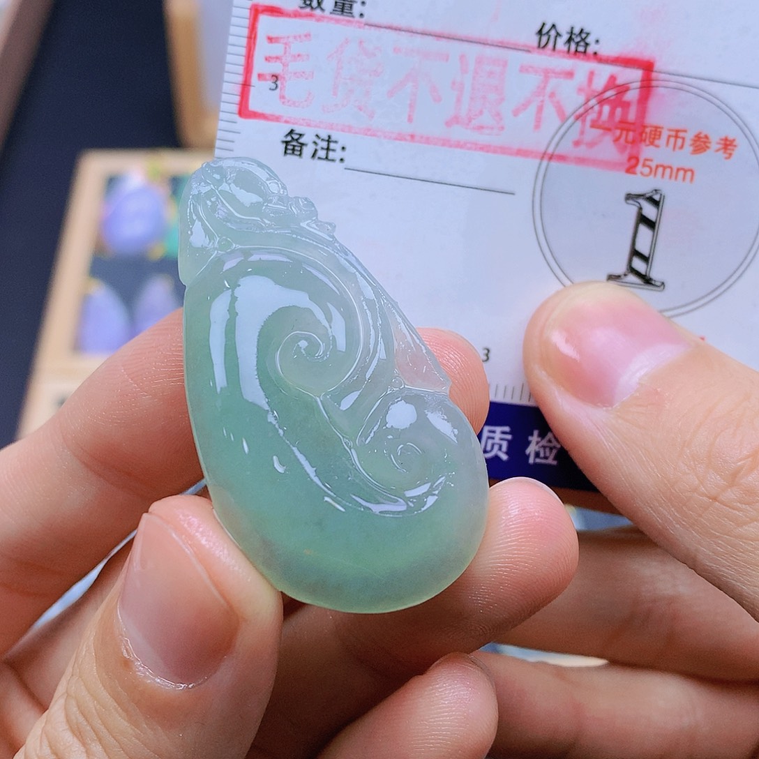 翡翠未镶嵌颈饰翡翠