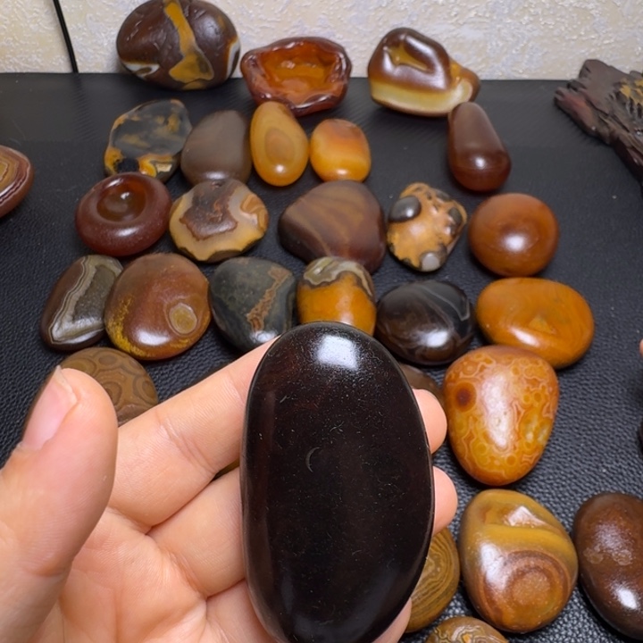 知***非瓷片马达加斯加奇石手把件