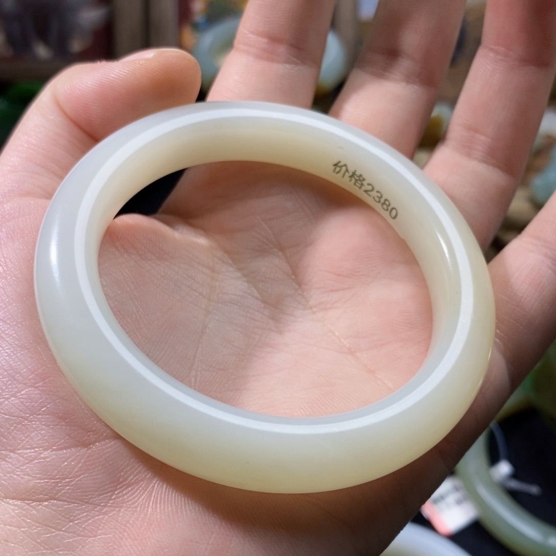 和田玉手镯未镶嵌对**林