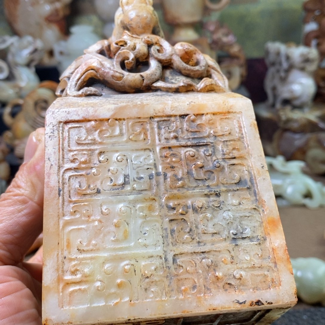 颈饰未镶嵌和田玉（青玉）万**阳