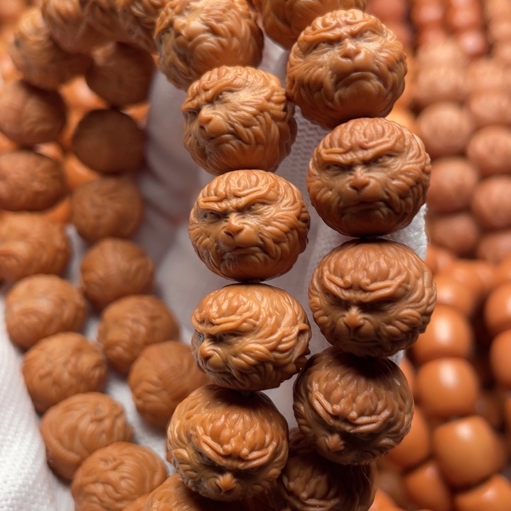 猴头核桃吊坠飞****）斗战胜佛