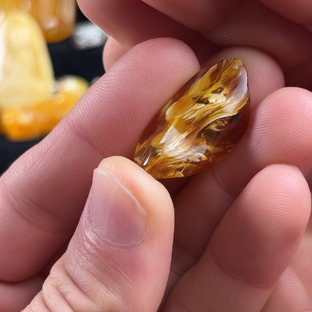 蜜蜡未镶嵌珠宝奇石