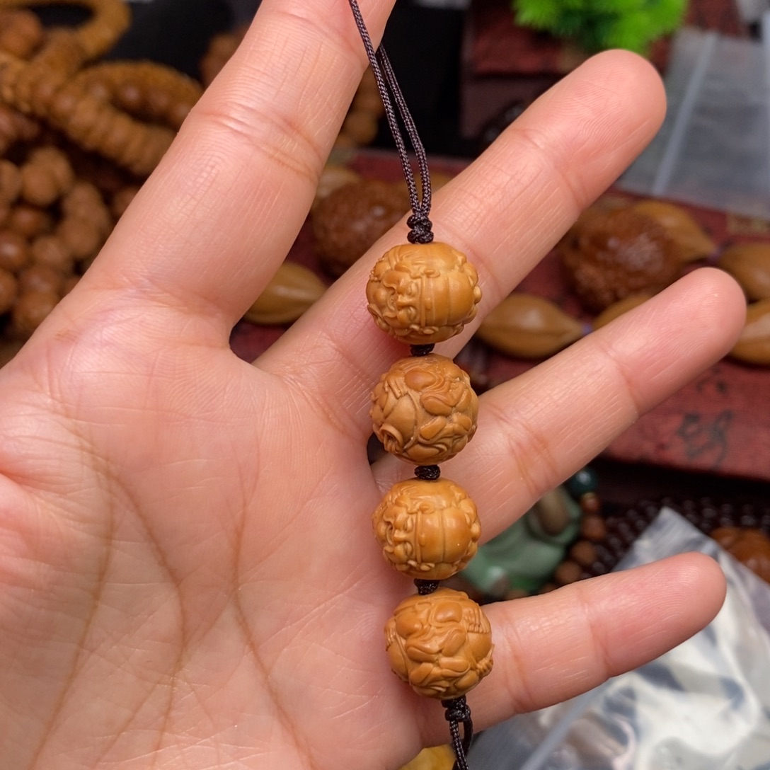 同***哥橄榄核吊坠橄榄核雕刻