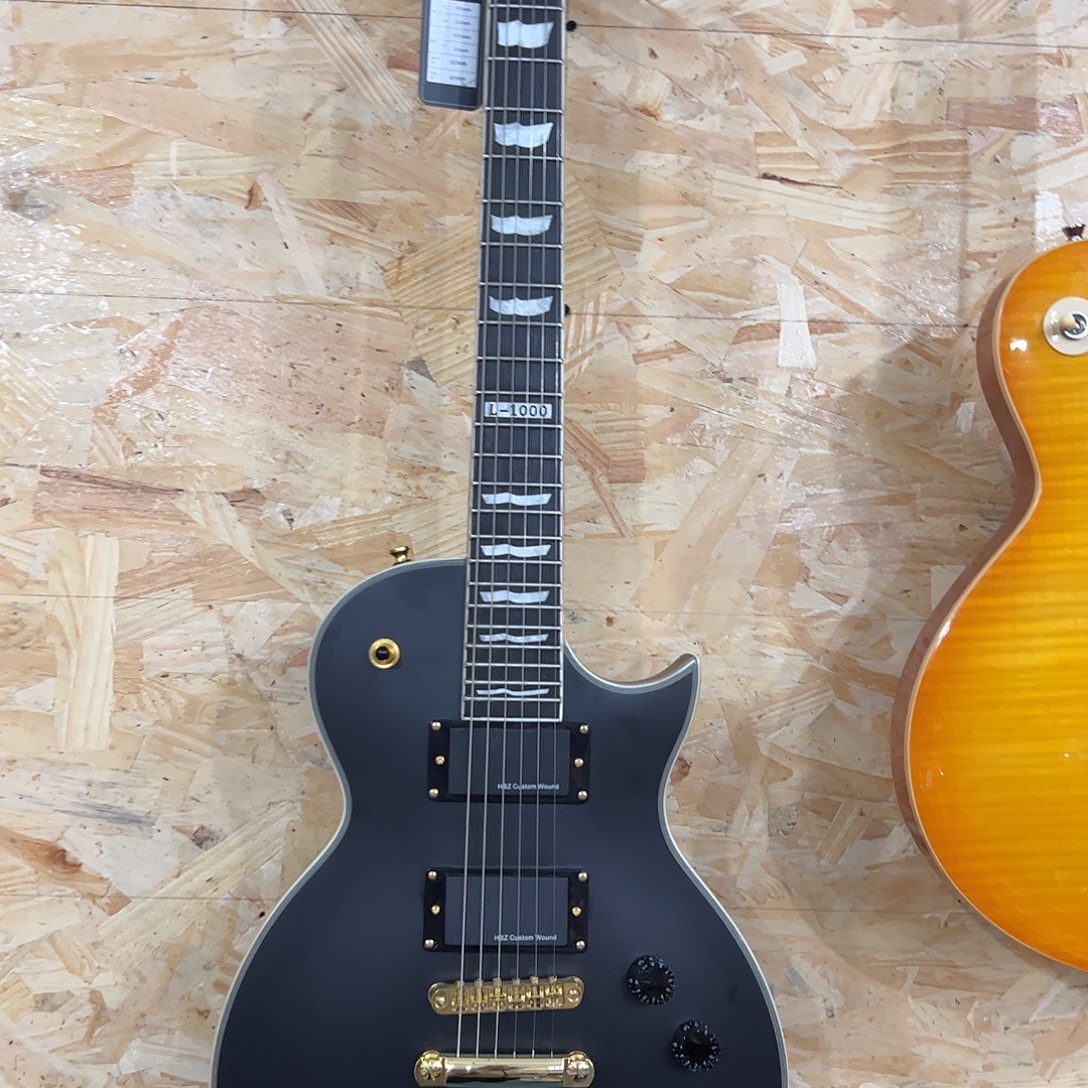 李***威75778678986789977