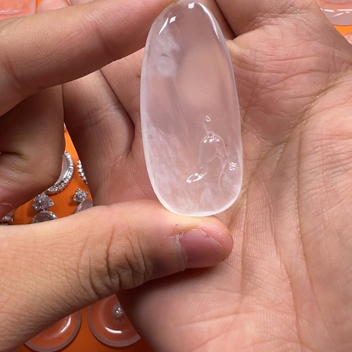 石英质玉未镶嵌颈饰