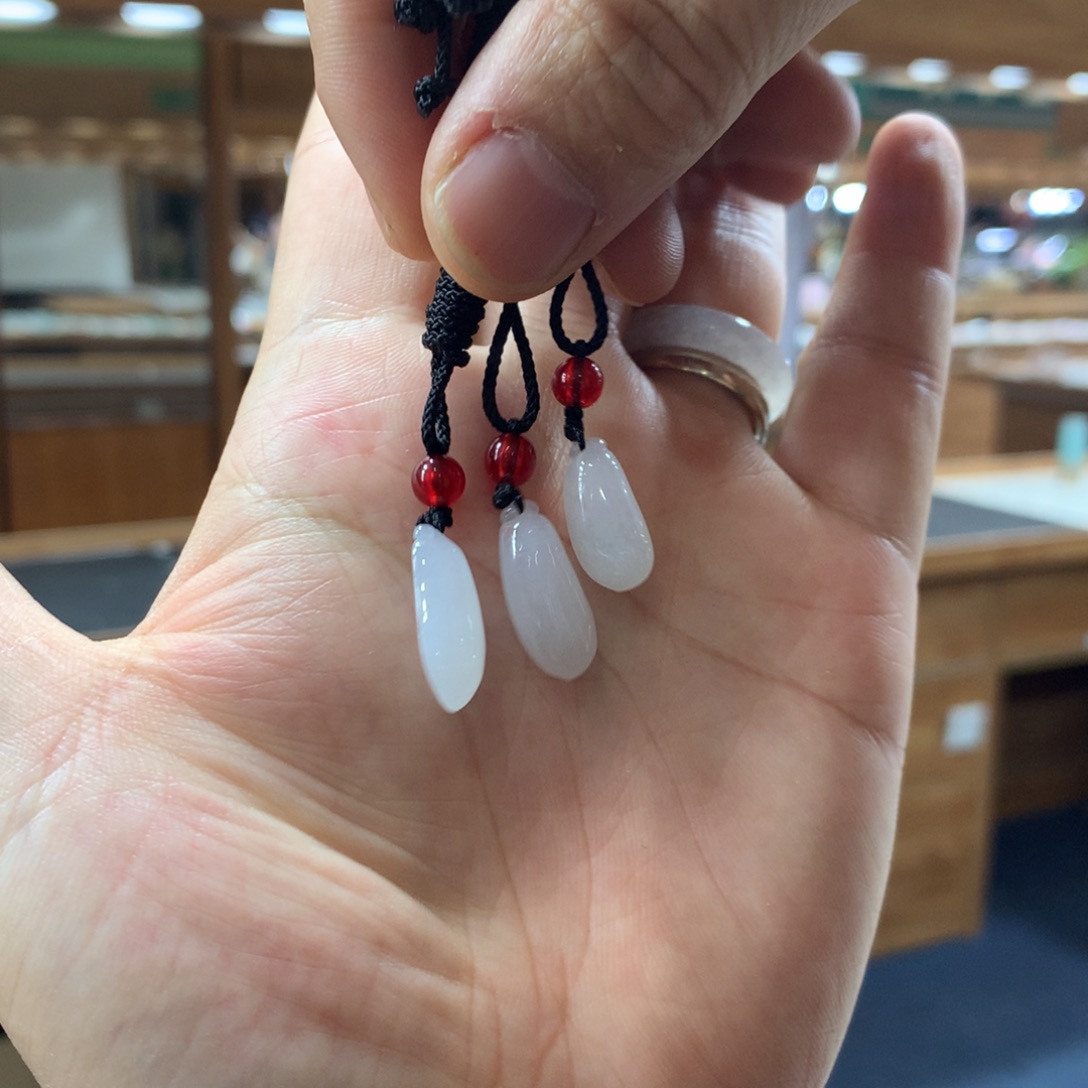 翡翠未镶嵌手链多样性发一