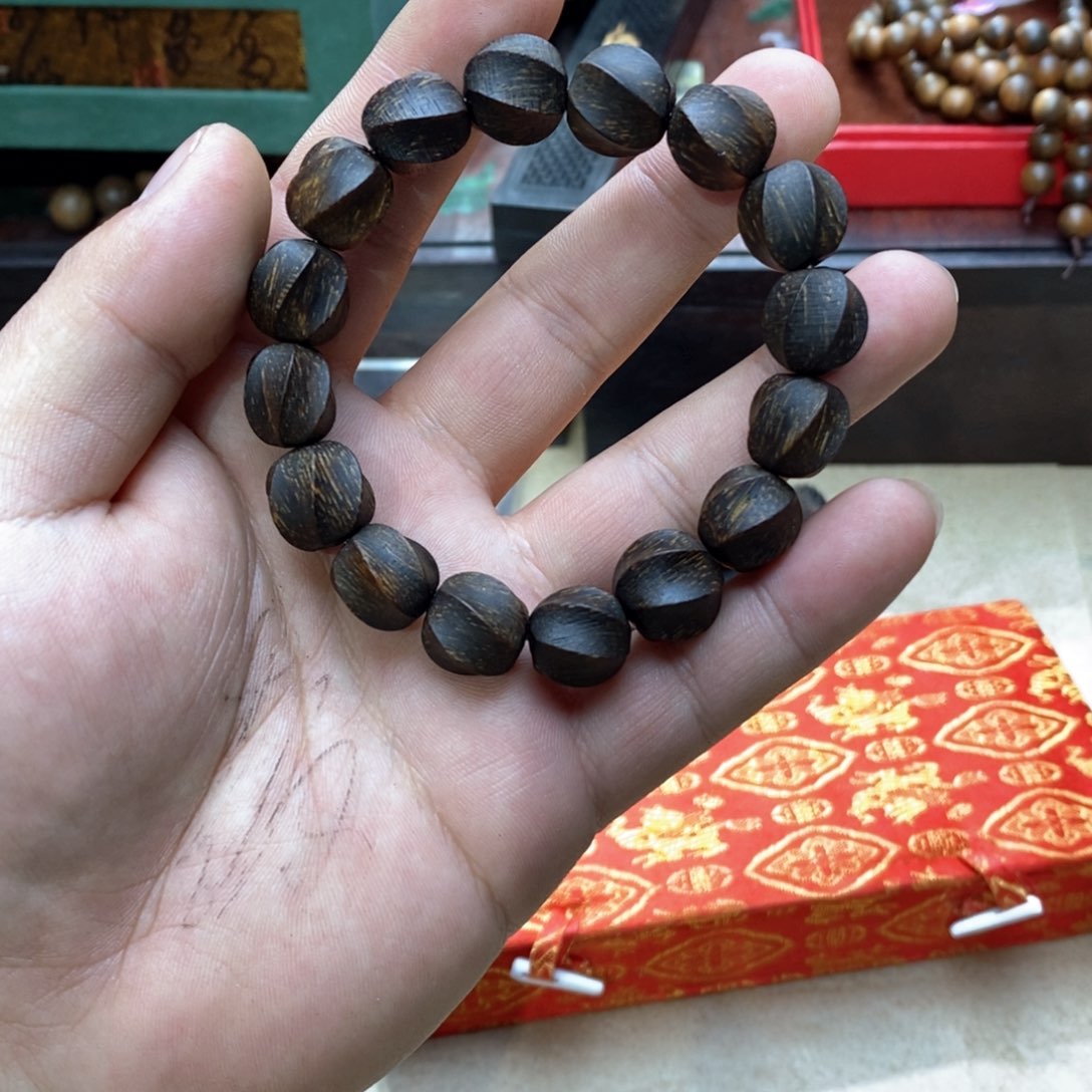 大叶紫檀（黑酸枝木类）