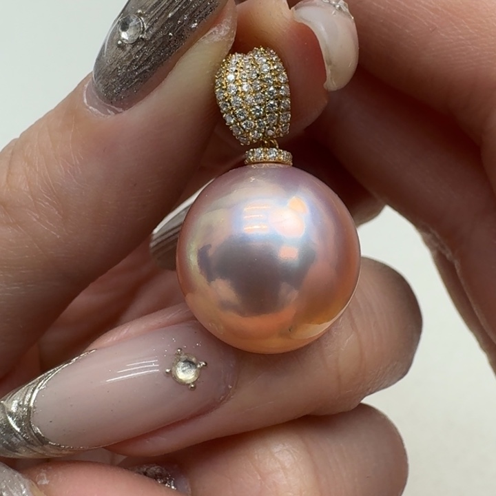 拼合珍珠（马贝珠）颈饰18K金镶嵌