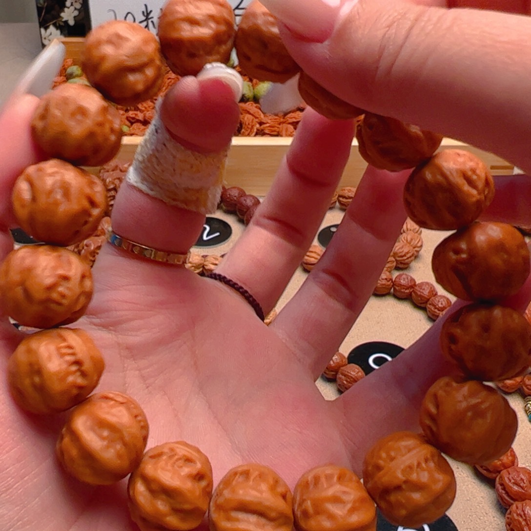 叶***新文玩核桃手串八棱