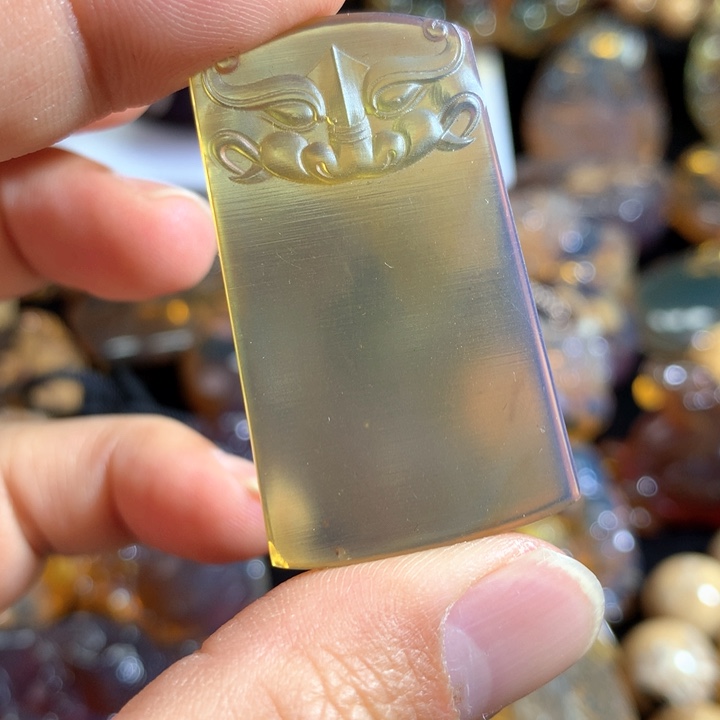 琥珀颈饰未镶嵌牌子