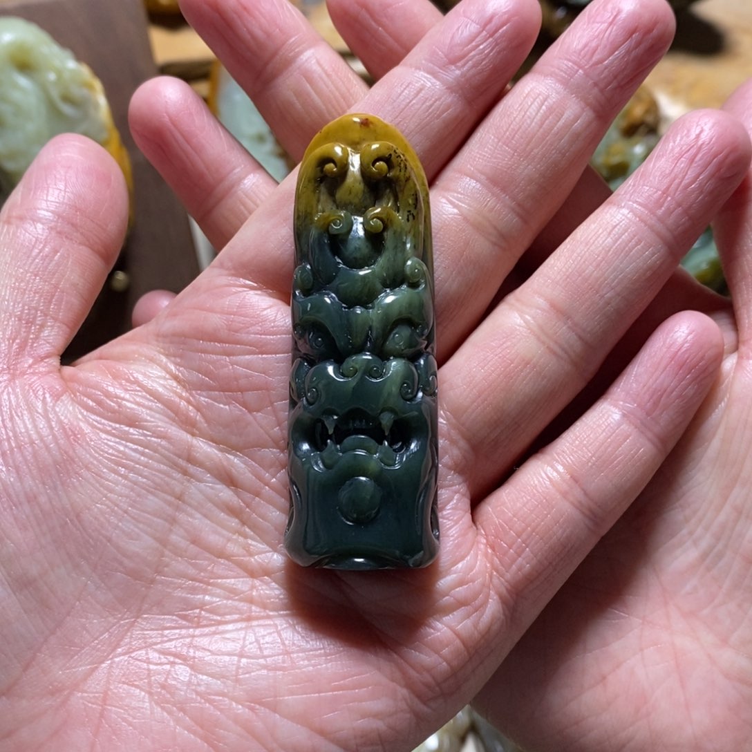 岫岩河磨玉（透闪石质玉）挂件未镶嵌花*花