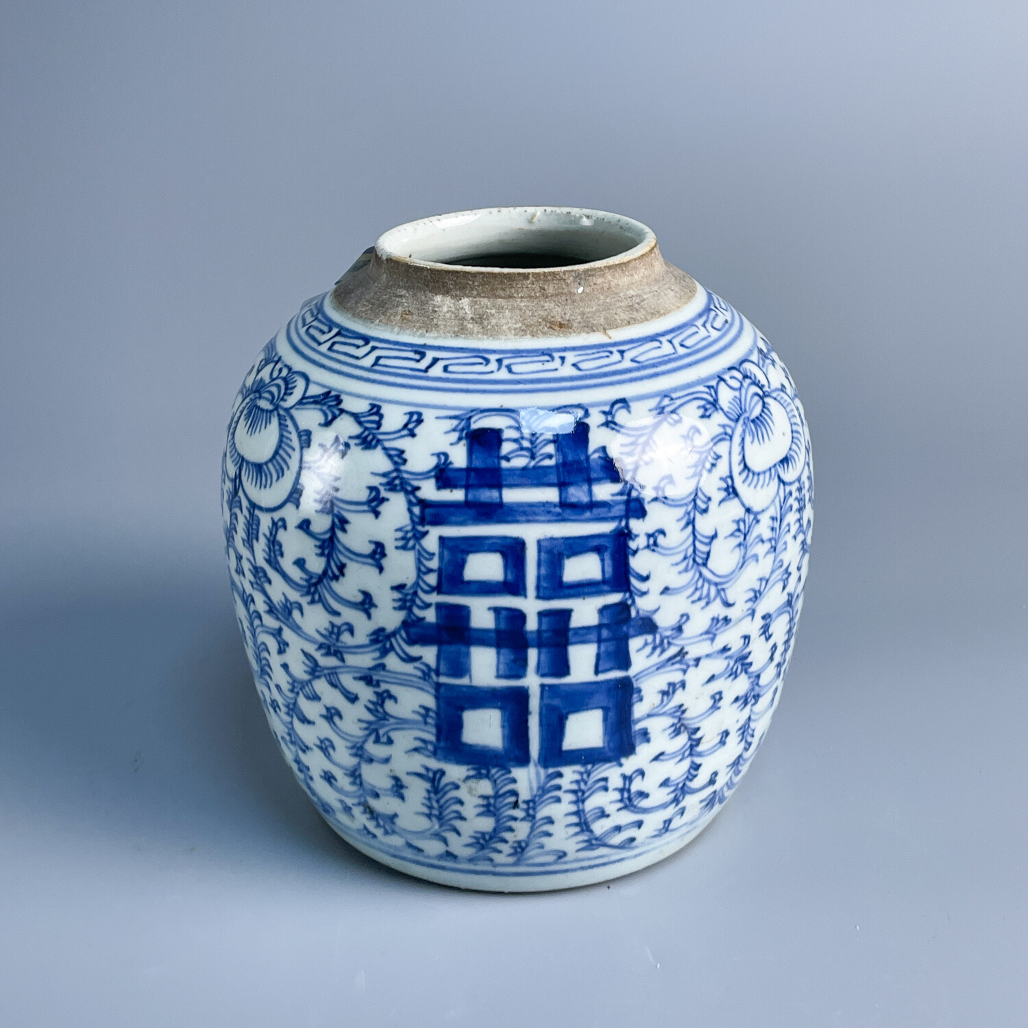 M25J7002E78 - 清道光 青花缠枝花卉喜字纹罐36