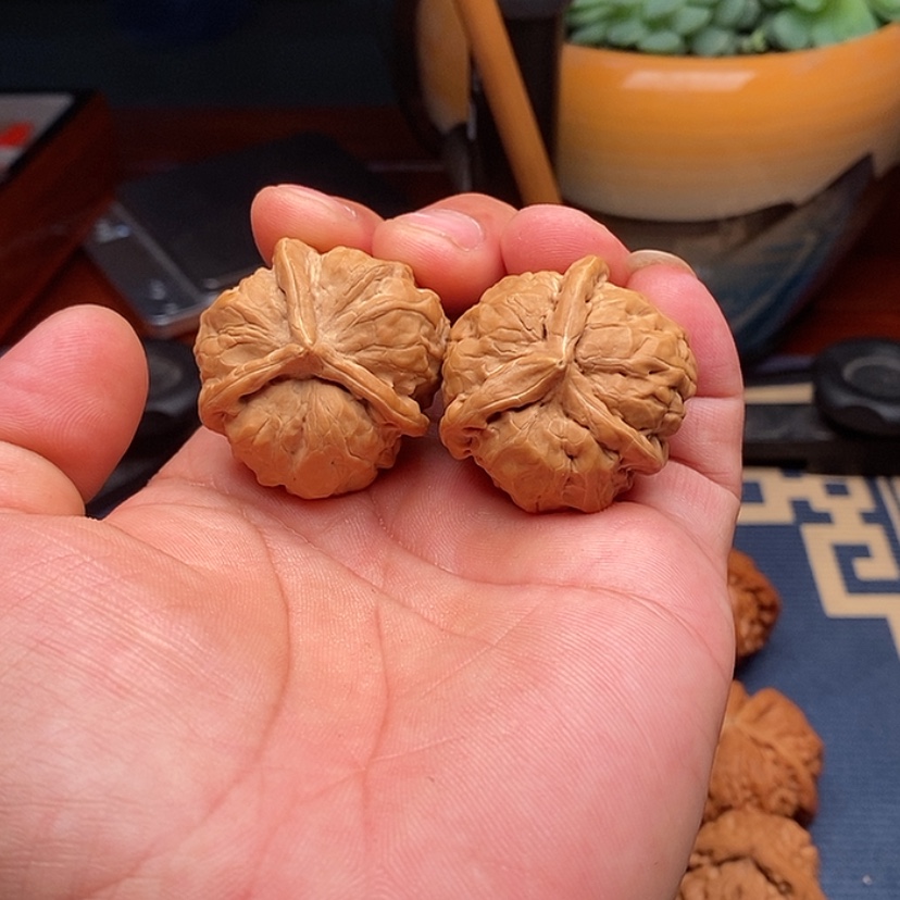 【闪购商品】文玩核桃把件精品38蛤蟆头三棱