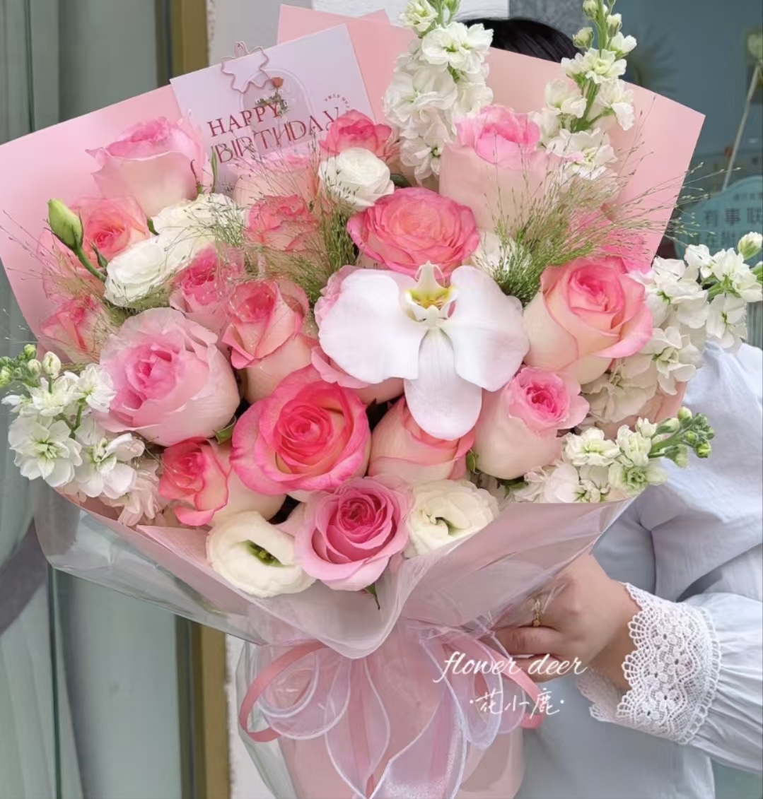 A2(洛神+艾莎+碎冰蓝鲜花组合）收到货需要醒花6-8小时