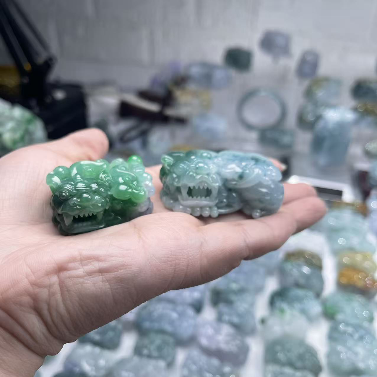 天然A货翡翠精雕霸王貔貅吊坠