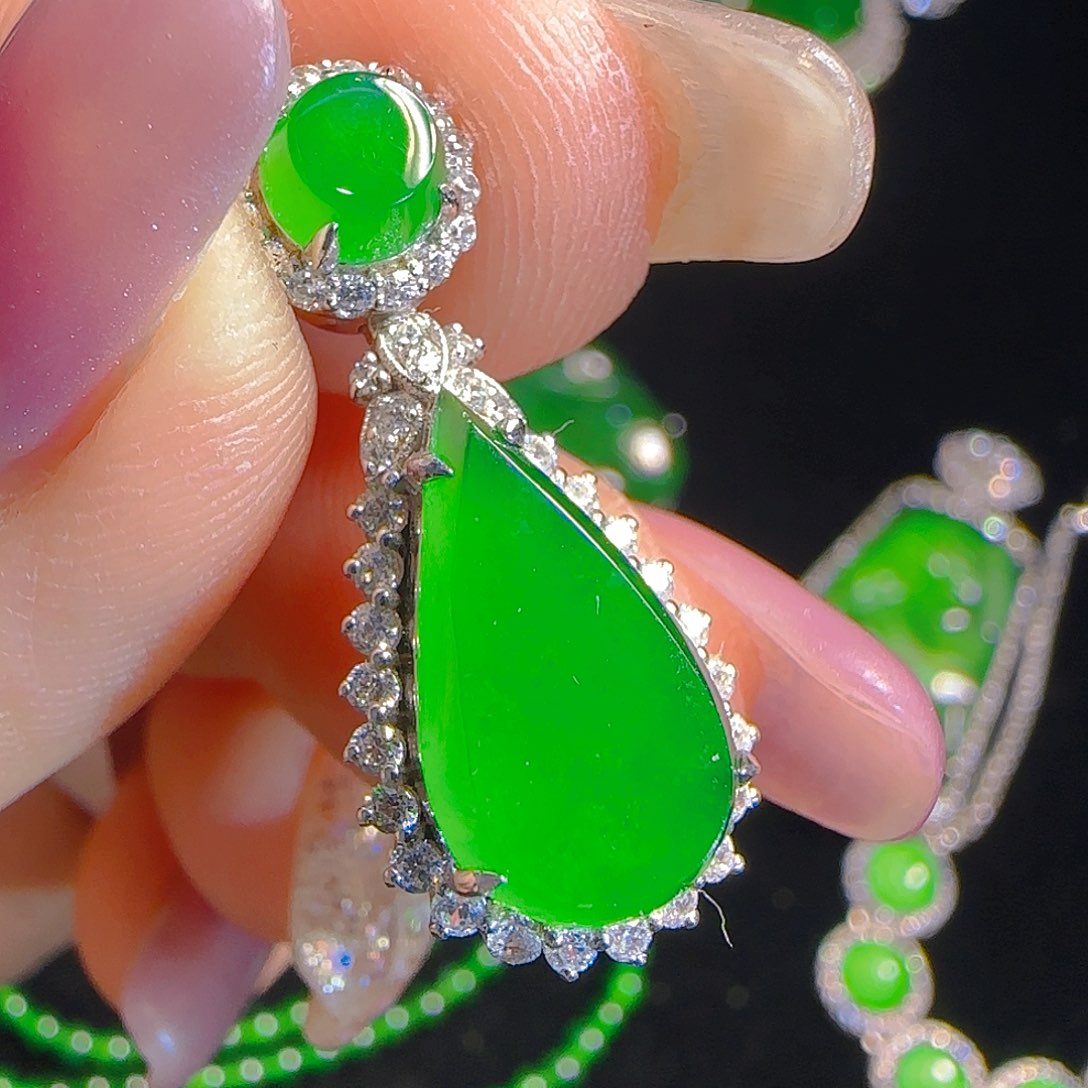 翡翠吊坠(赠链)银S925镶嵌