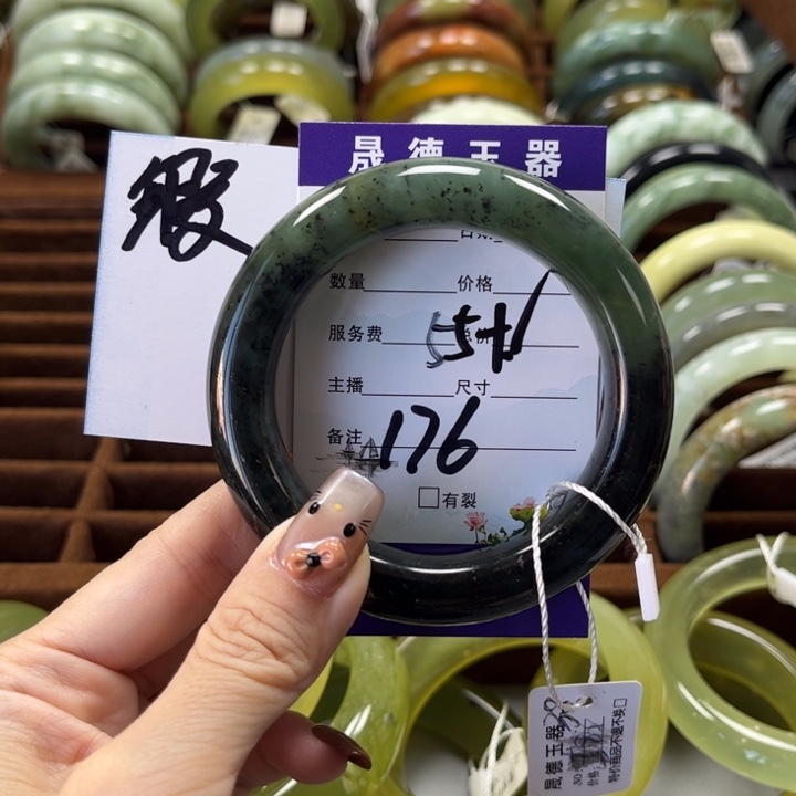 蛇纹石玉手镯未镶嵌