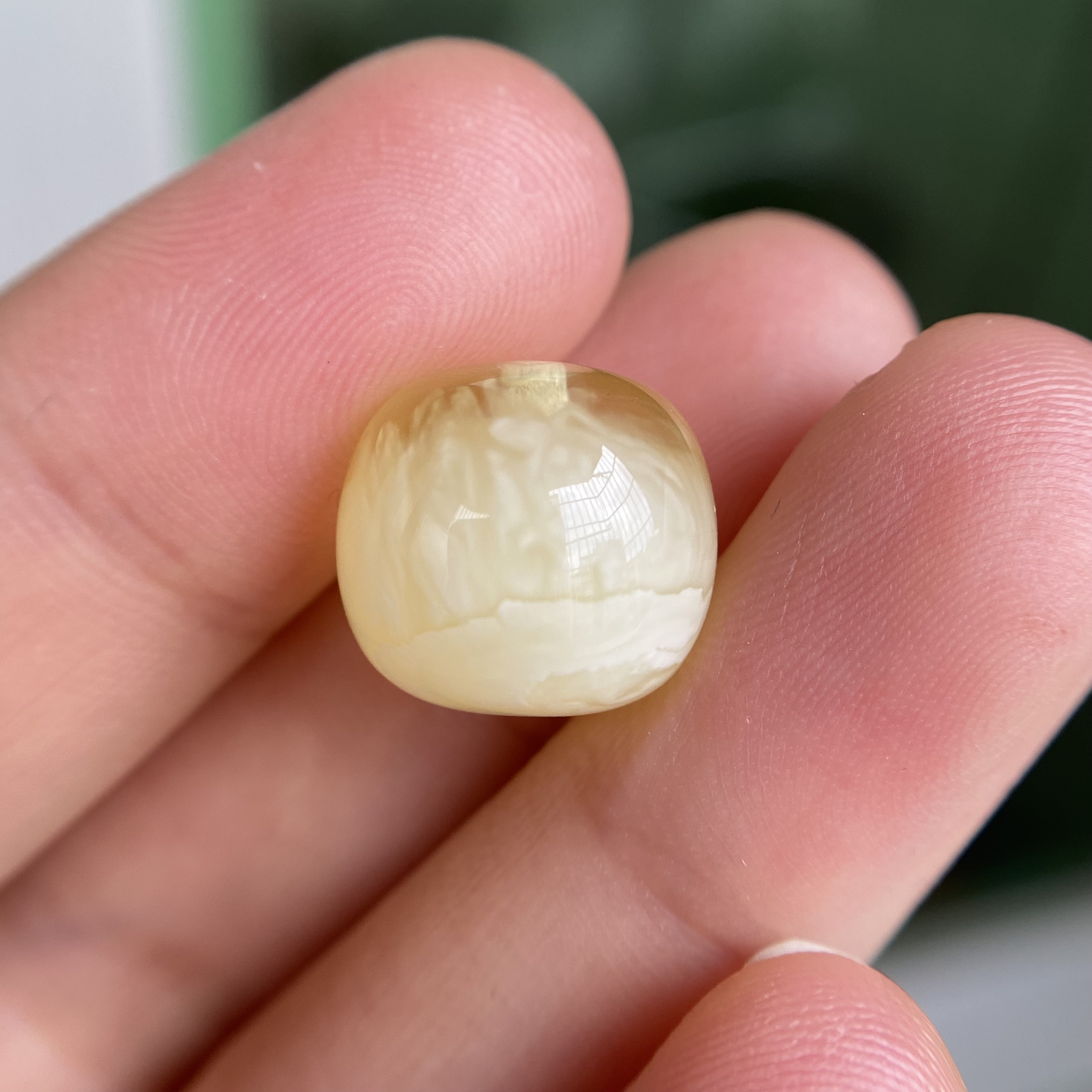 蜜蜡金胶飘花老型配饰13.8×12.6mm，浓洞飘花无优化杂裂