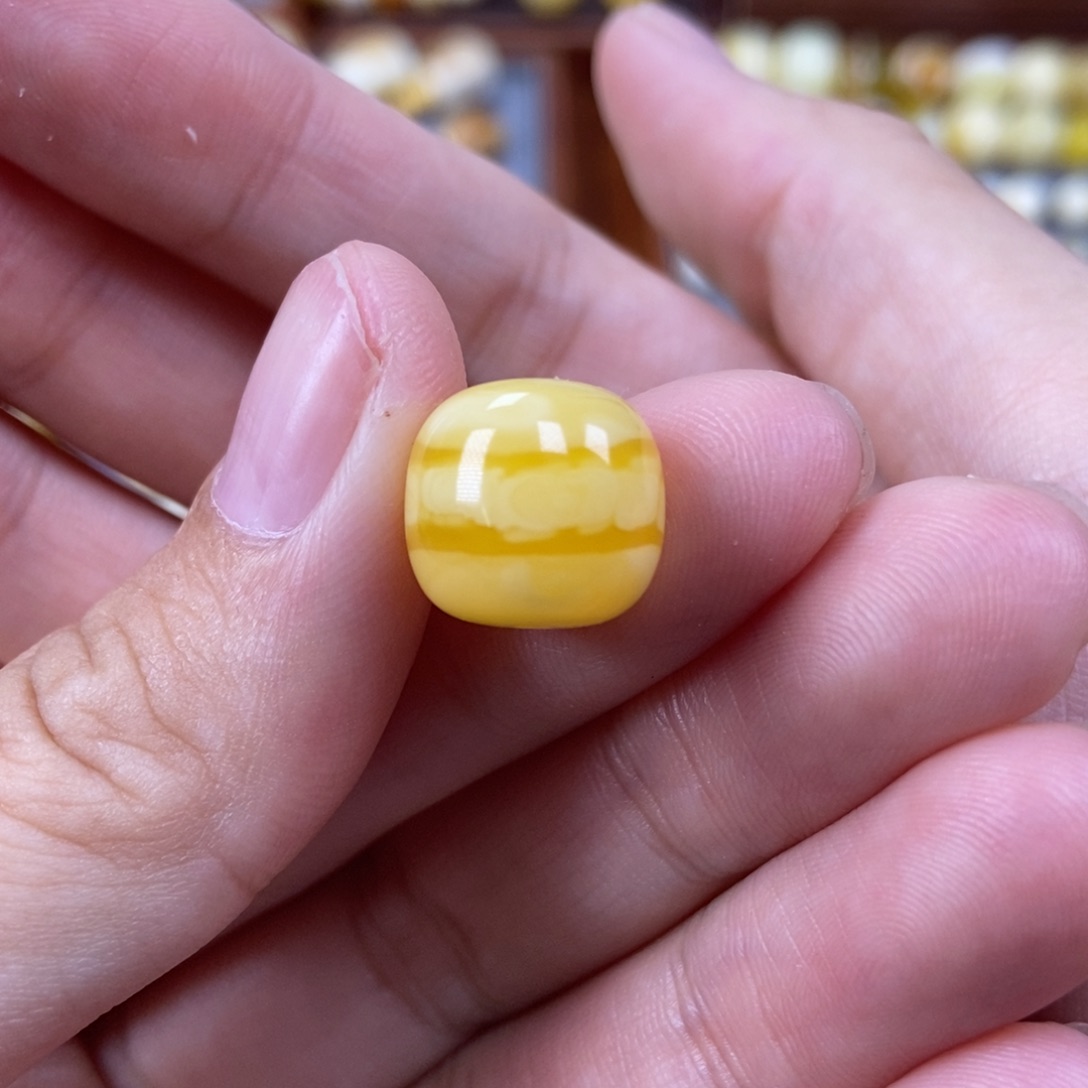 琥珀未镶嵌珠宝奇石12