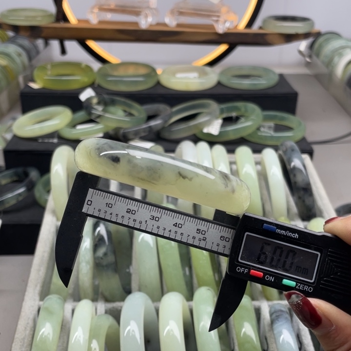 蛇纹石玉手镯未镶嵌248
