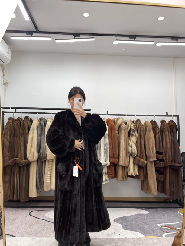 SS12黑棕色中古水貂毛外套，肩宽43胸围122衣长120袖长63