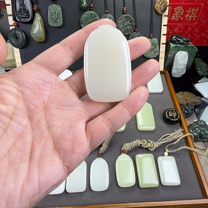 代***号玉暖白四六祥云牌
