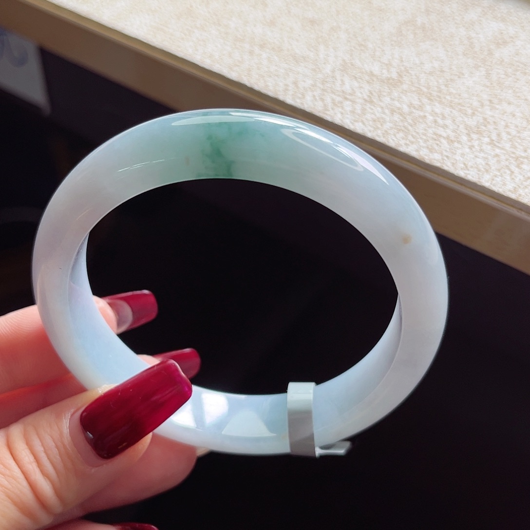 翡翠手镯未镶嵌手镯