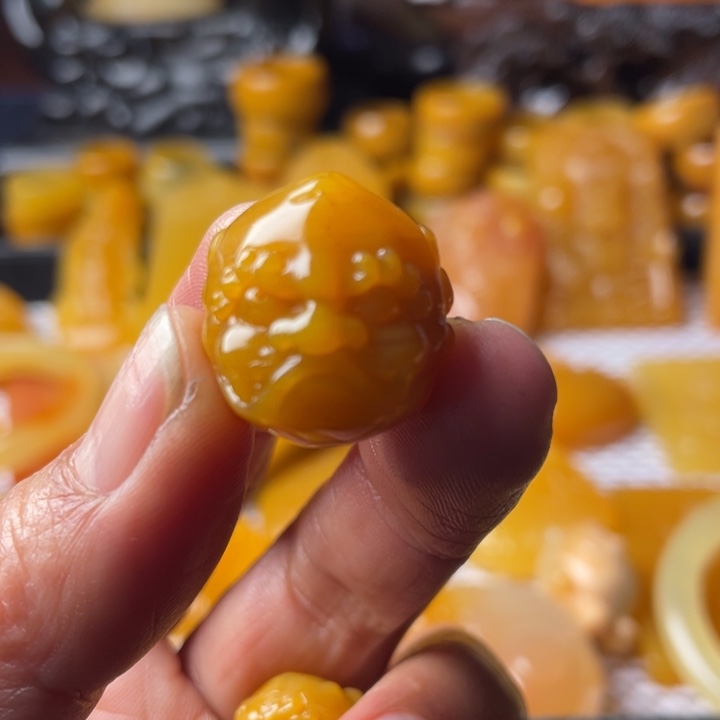 未镶嵌石英质玉（黄龙玉）颈饰