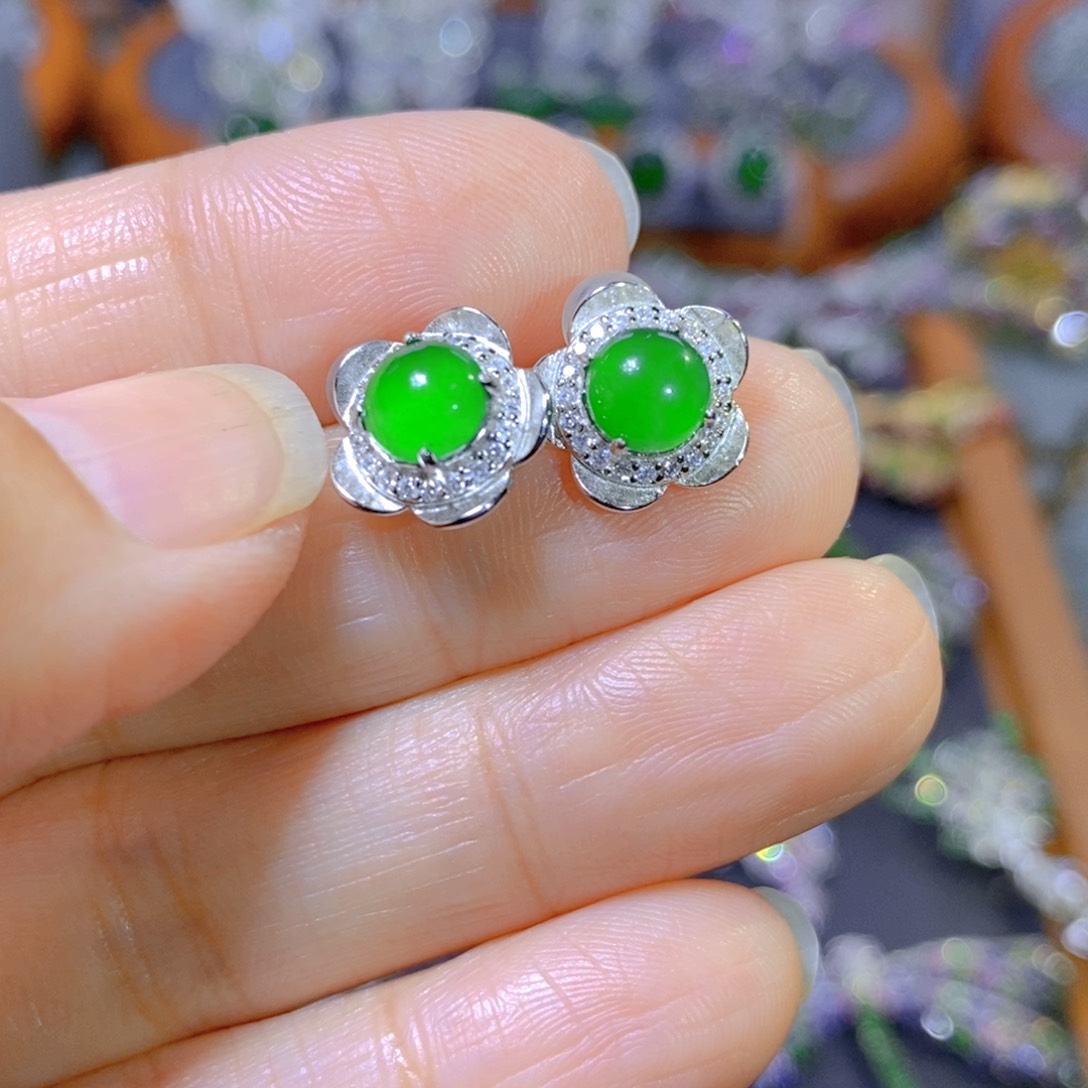 翡翠颈饰银S925镶嵌天然翡翠