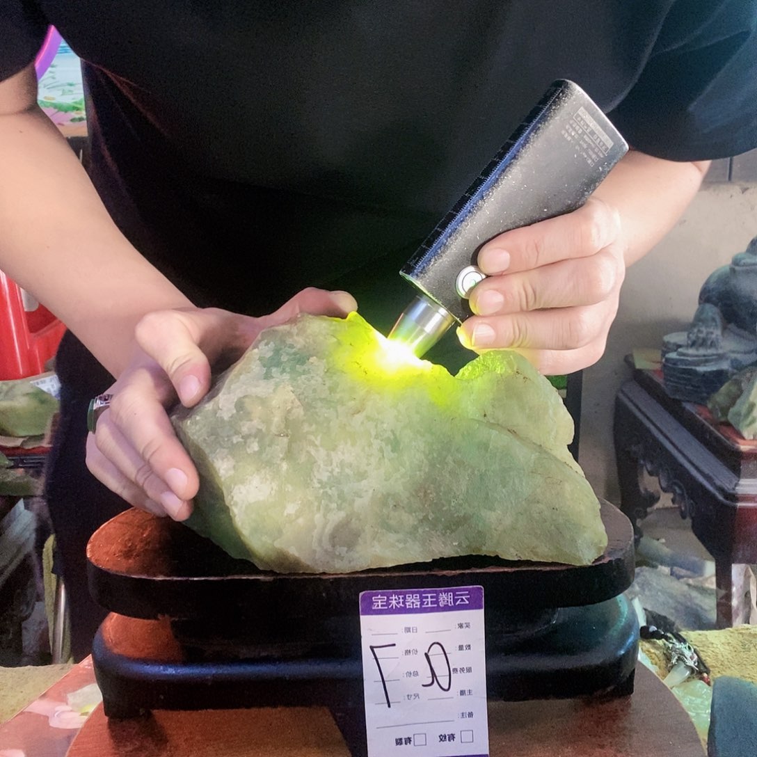 蛇纹石玉未镶嵌珠宝半成品