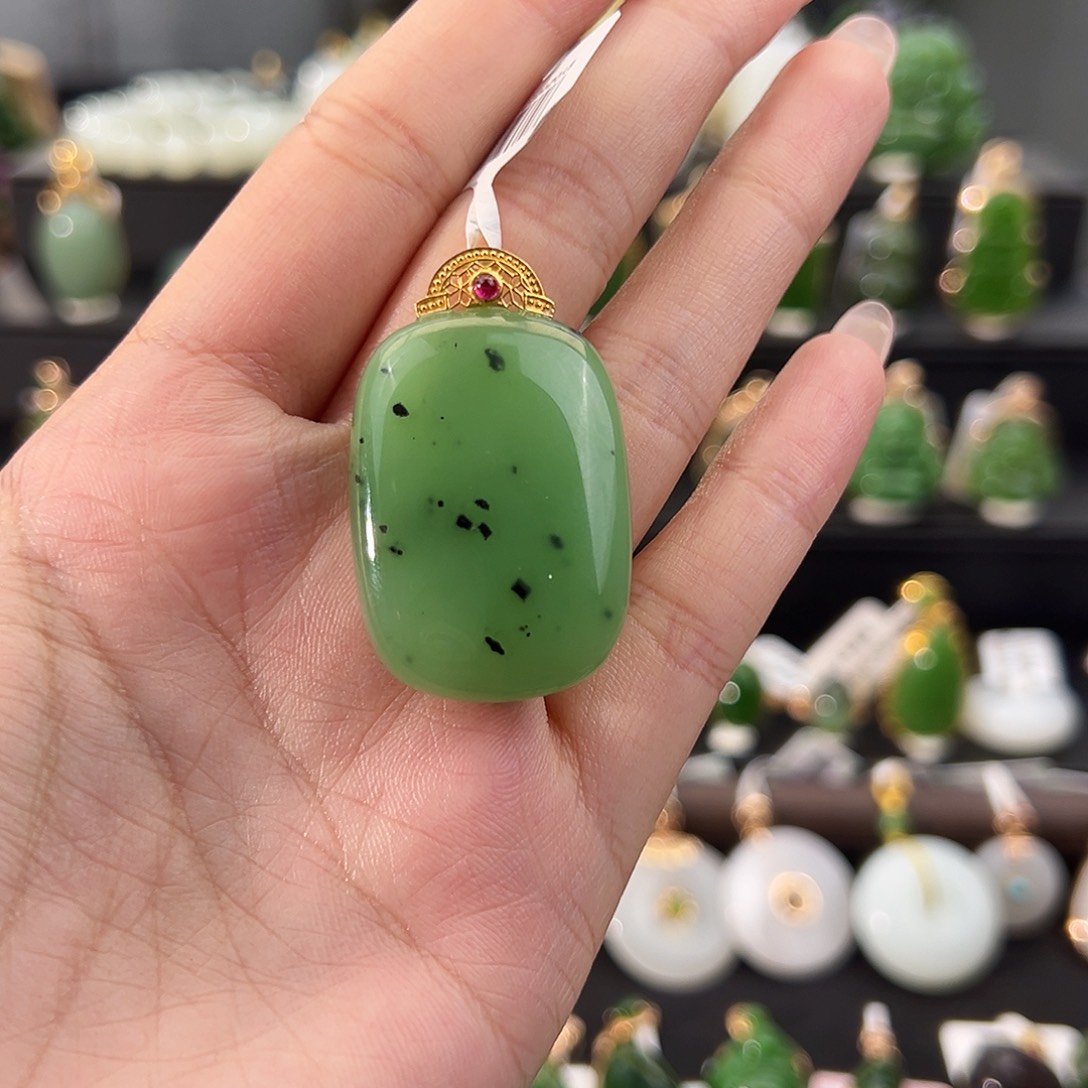 和田玉18K金镶嵌吊坠(不含链)
