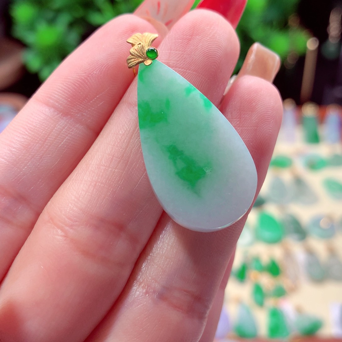翡翠吊坠(不含链)18K金镶嵌