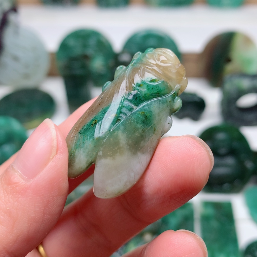 独山玉颈饰未镶嵌