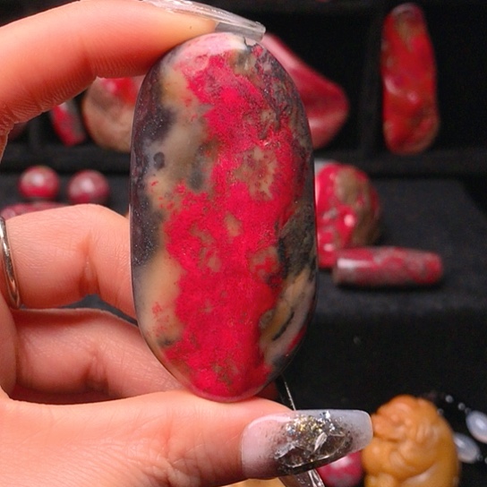 昌化鸡血石昌化鸡血石精品挂件