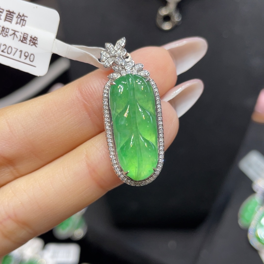 翡翠颈饰18K金镶嵌天然缅甸翡翠a货