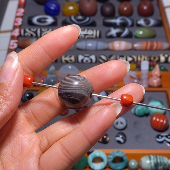 玛瑙/玉髓未镶嵌珠宝半成品里*?