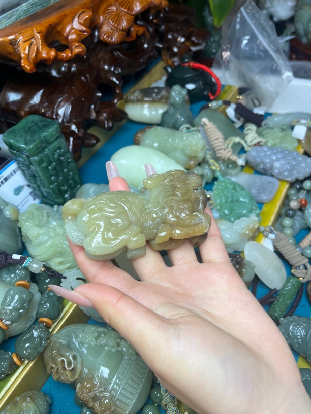 和田玉麒麟吊坠手把件