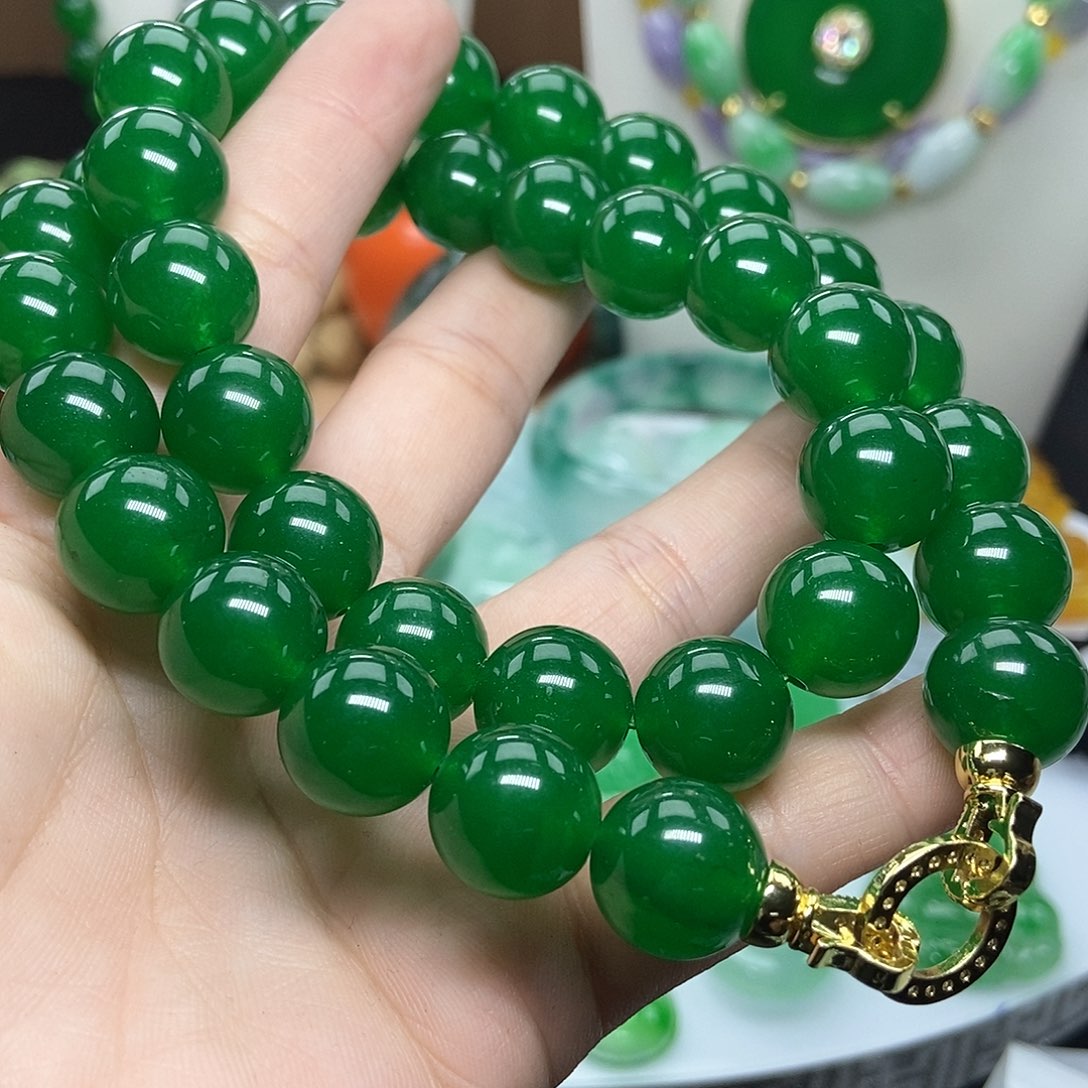 翡翠吊坠(赠链)未镶嵌