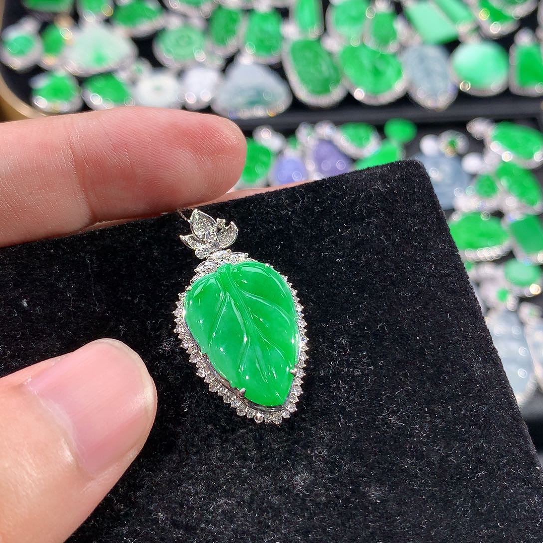 翡翠18K金镶嵌颈饰