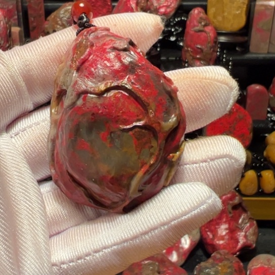 企***鹅昌化鸡血石原石挂件