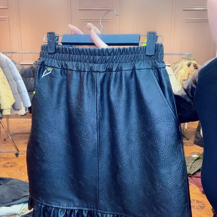 115……125斤皮短裙