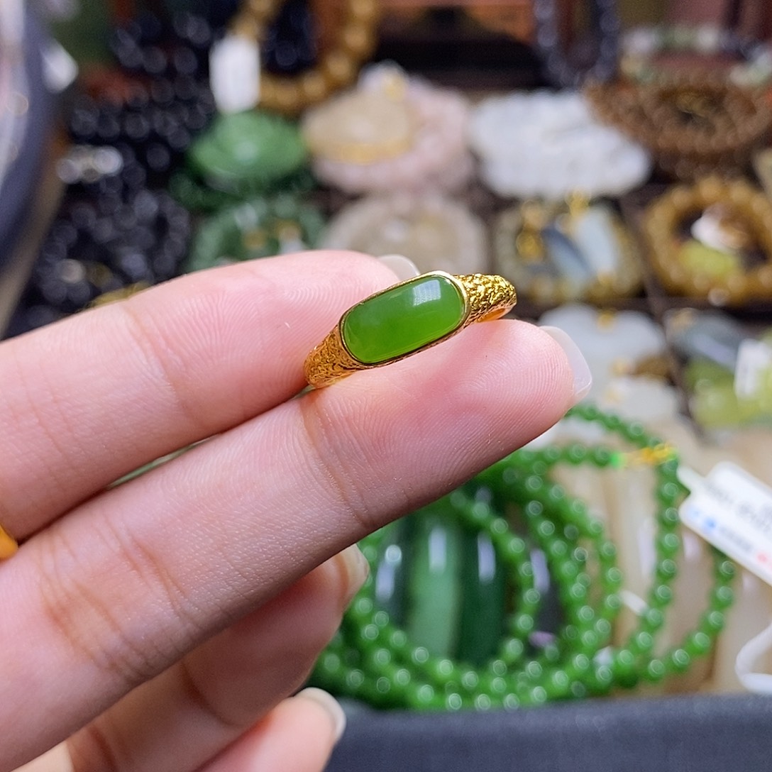 和田玉未镶嵌颈饰碧玉戒指银