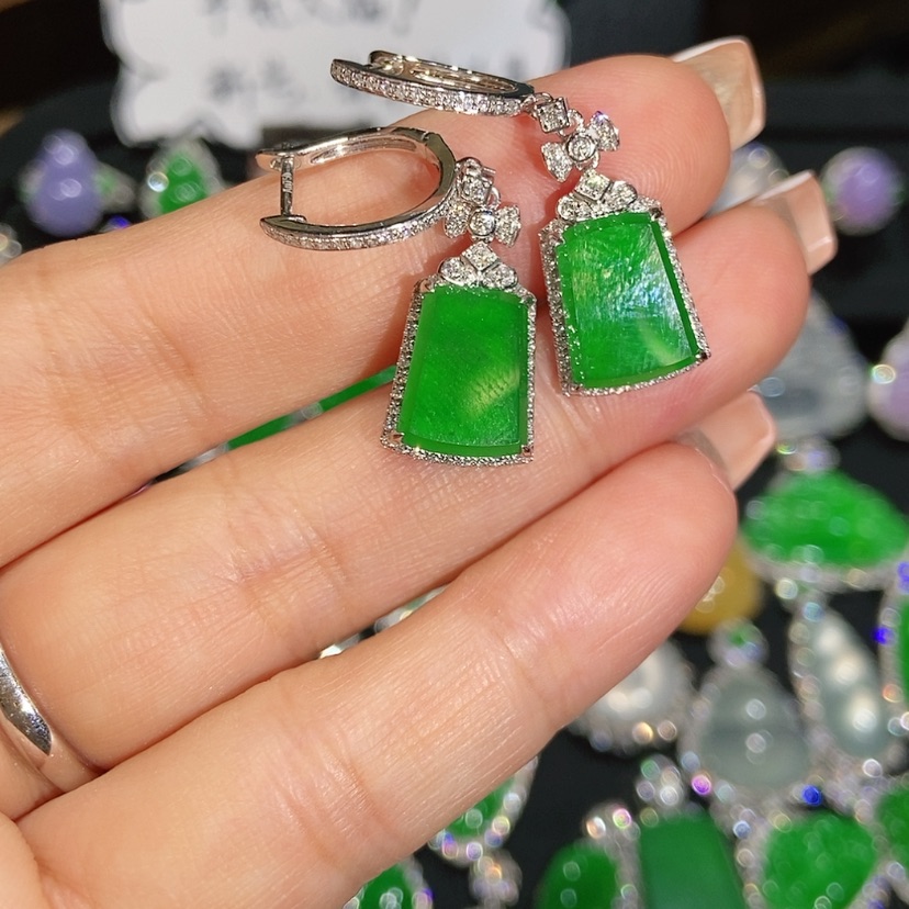 【闪购商品】翡翠耳饰18K金镶嵌天然翡翠