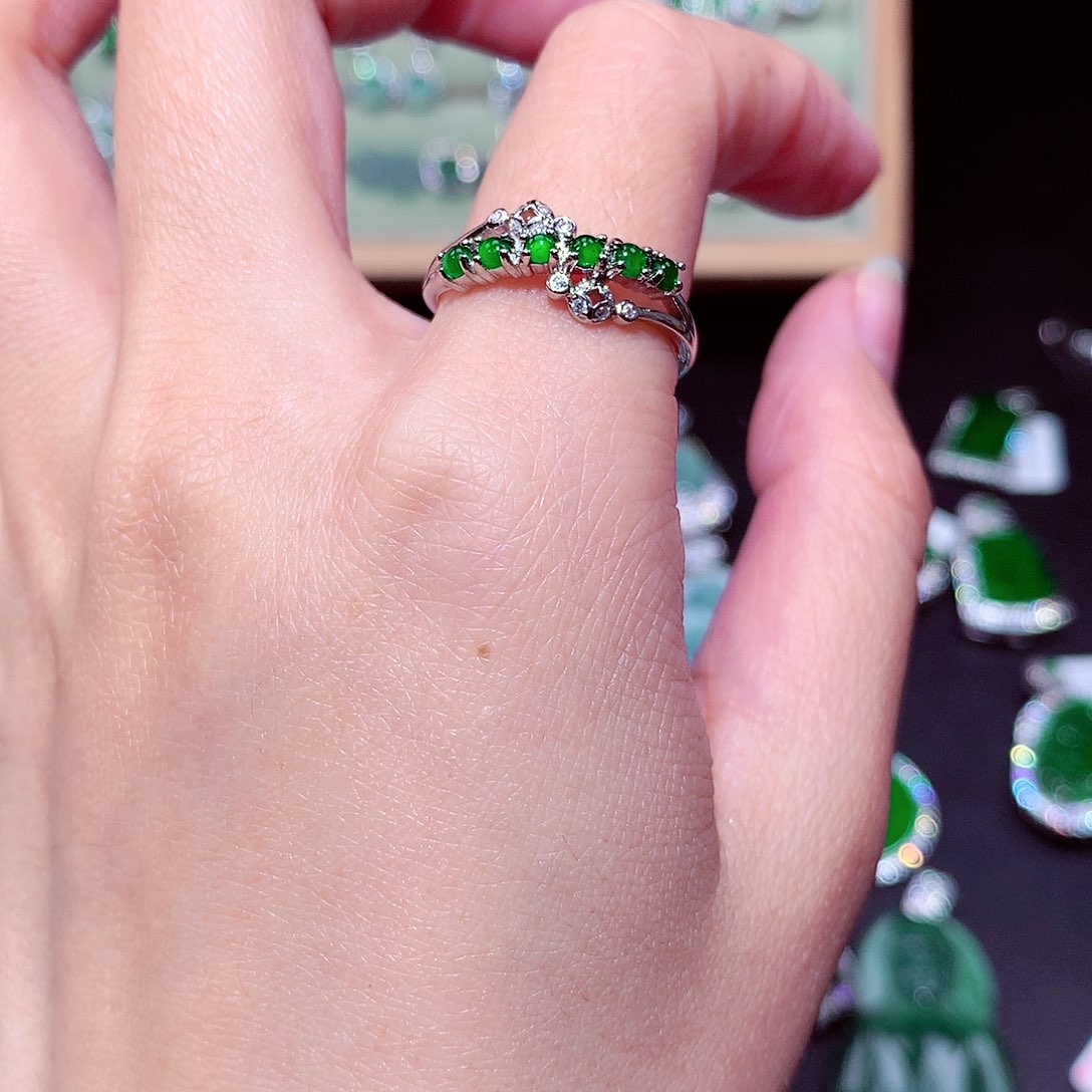 【闪购商品】翡翠吊坠(不含链)未镶嵌