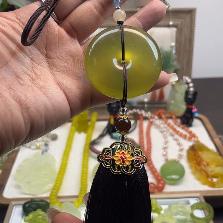 蛇纹石玉车挂未镶嵌