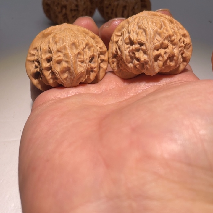 文玩核桃把件桃心宫灯