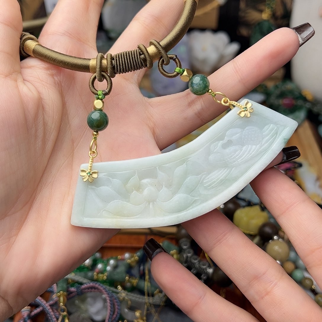 翡翠颈饰未镶嵌吊坠