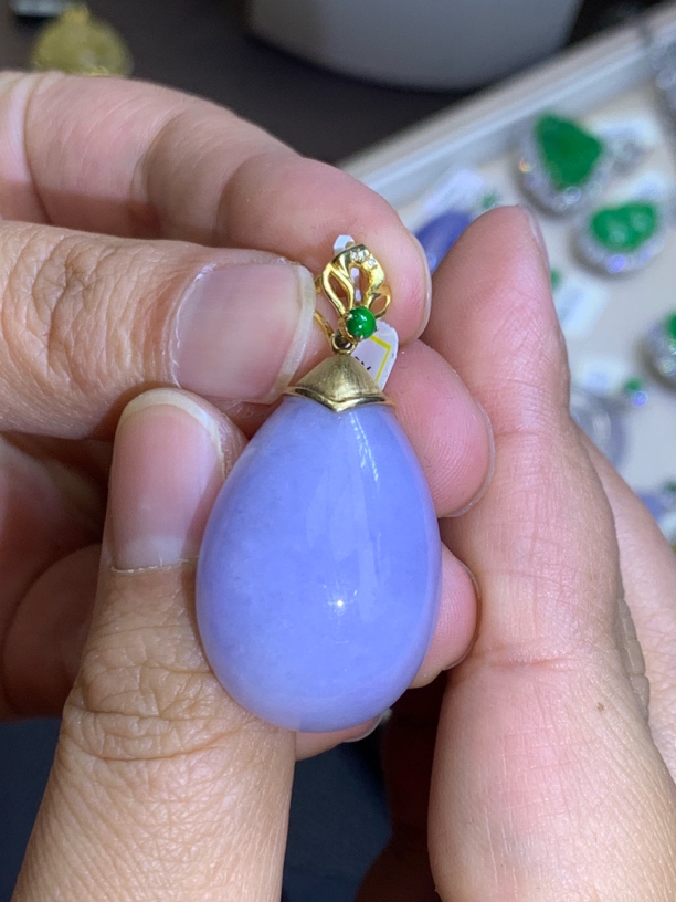 水滴吊坠2.10天然A货翡翠