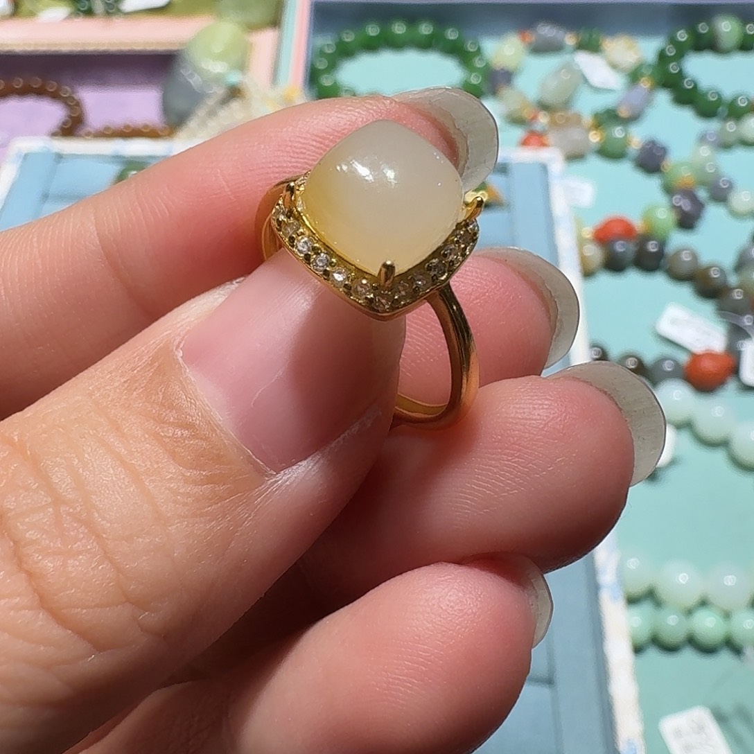 不***朵和田玉未镶嵌珠宝奇石