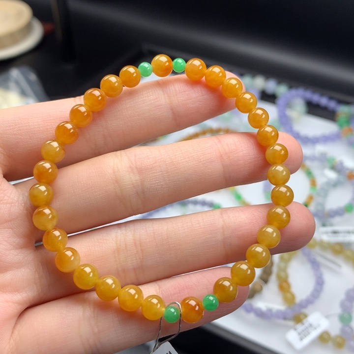 翡翠手镯未镶嵌翡翠 